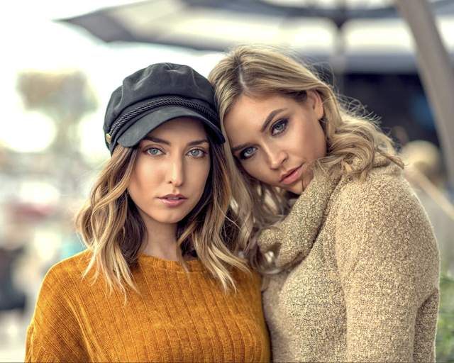 Portrait session, two friends